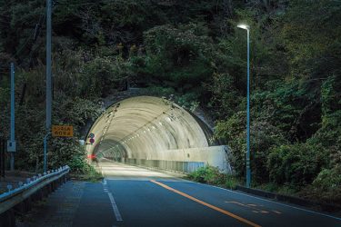 本山トンネルでは首なしライダーが現れる?謎の女の声とは?