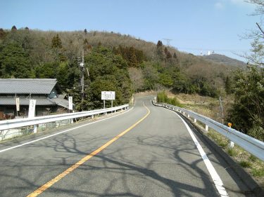 信貴生駒スカイラインのバイク事故は心霊の仕業？振り返ったらダメな理由！